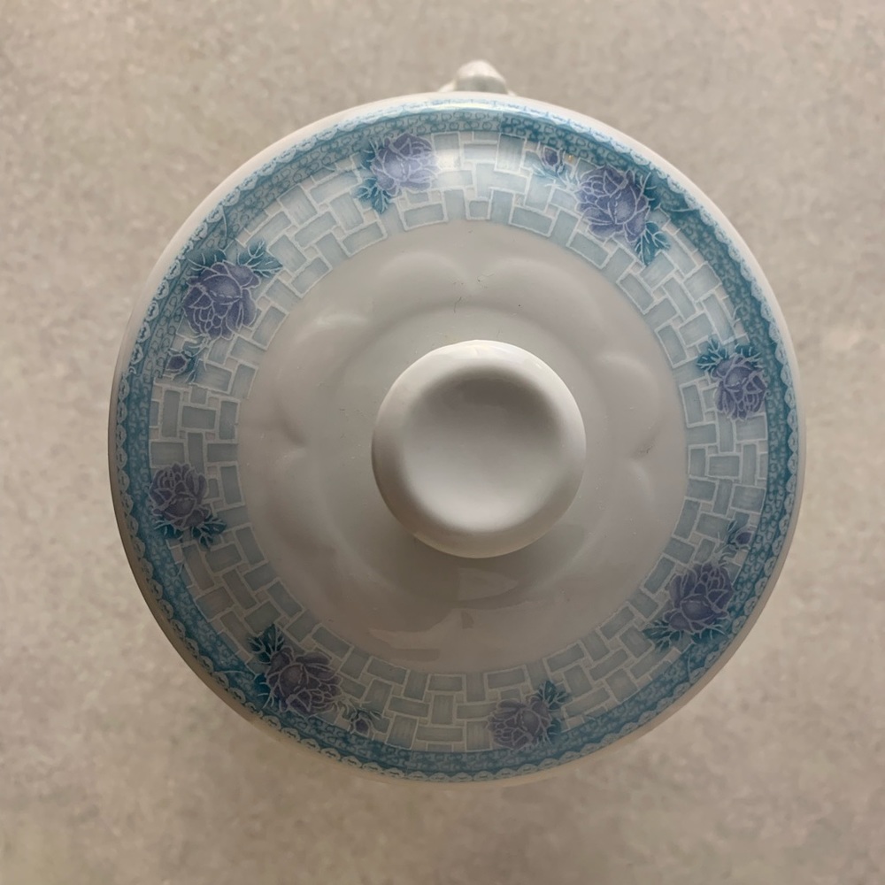 Chinese Hot Pot in Porcelain with Blue Design